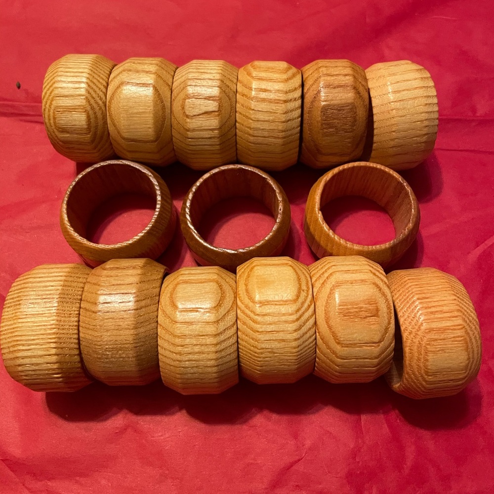 NWOT 15 Wooden Napkin Ring Holders Varnished